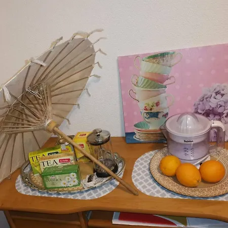 Sladak Kao Med - Centar - Near The Red Carpet Film Festival