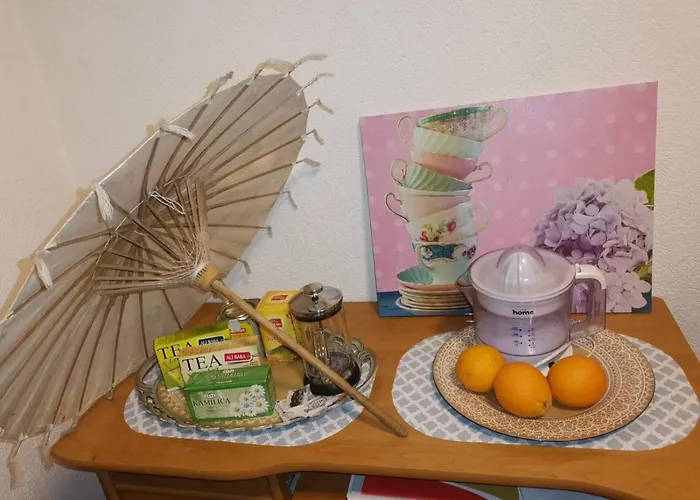 Sladak Kao Med - Centar - Near The Red Carpet Film Festival