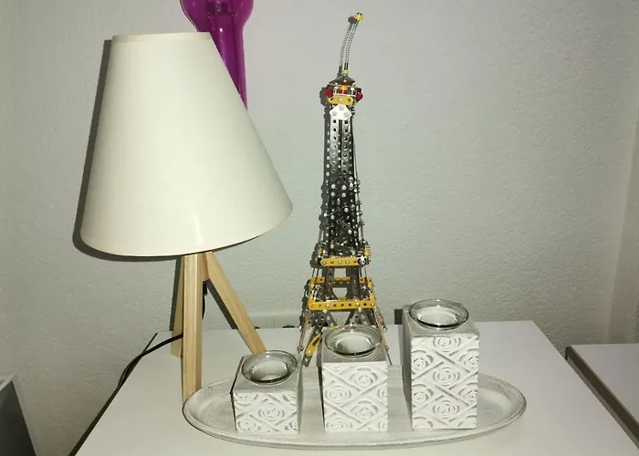 Sladak Kao Med - Centar - Near The Red Carpet Film Festival